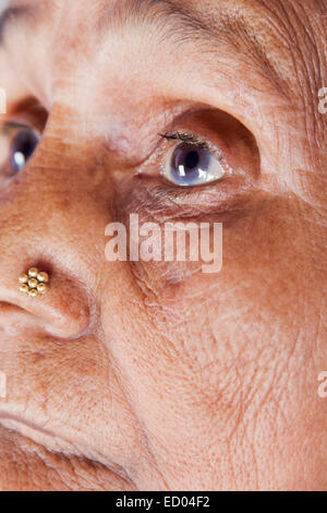 1 indian vecchia donna Senior Foto Stock