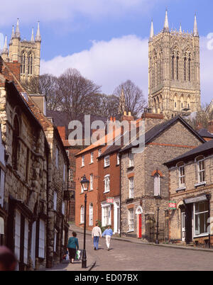 Ripida collina che mostra la Cattedrale di Lincoln, Lincoln, Lincolnshire, England, Regno Unito Foto Stock