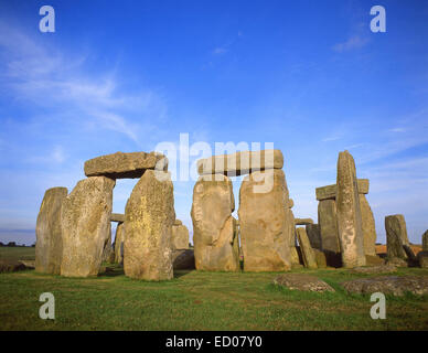 Stonehenge monumento preistorico, Amesbury, Wiltshire, Inghilterra, Regno Unito Foto Stock