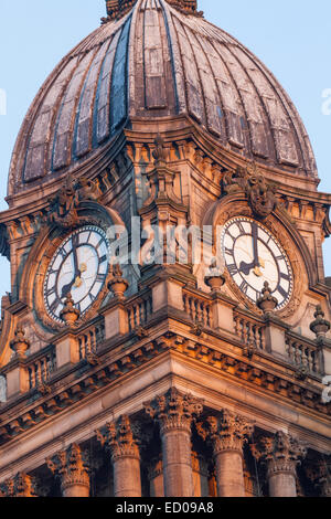 Inghilterra, nello Yorkshire, Leeds, Leeds Town Hall, il Municipio orologio Foto Stock