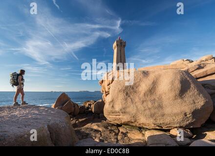 Francia, Cotes d'Armor, Perros Guirec, Ploumanac'h, a piedi lungo la costa di Granito Rosa Foto Stock