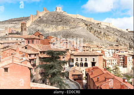 Spagna Aragona, provincia di Teruel, Albarracin, borgo medievale cinto da mura, Foto Stock