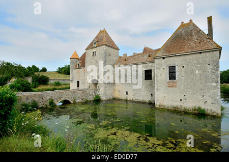 Castello medievale nella regione di Sancerre Francia Foto Stock