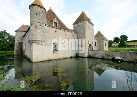 Castello medievale nella regione di Sancerre Francia Foto Stock