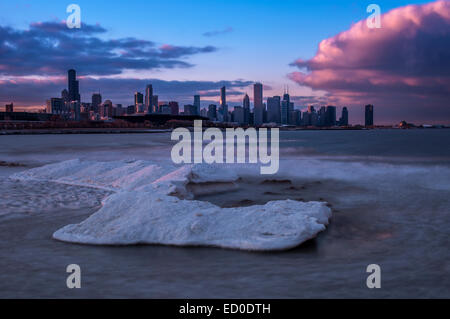 Skyline della città in inverno, Chicago, Illinois, USA Foto Stock