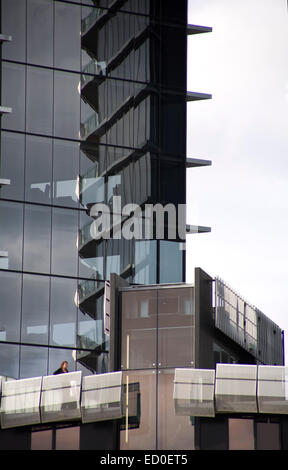 Dettagli architettonici di appartamento residenziale edifici nelle Docklands Melbourne Victoria Australia Foto Stock