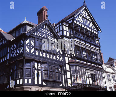 Edificio con travi di legno, Eastgate Street, Chester, Cheshire, Inghilterra, Regno Unito Foto Stock