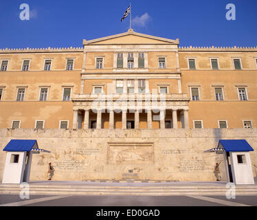 Il Parlamento greco edificio, Piazza Syntagma, Atene, il centro di Atene, regione Attica, Grecia Foto Stock