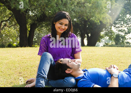 2 coppia indiana park romanticismo Foto Stock