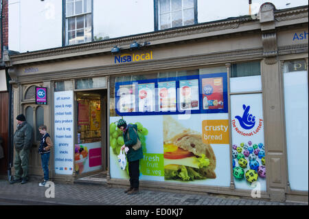 Esterno di NISA supermercato locale a Kington Herefordshire England Regno Unito Foto Stock