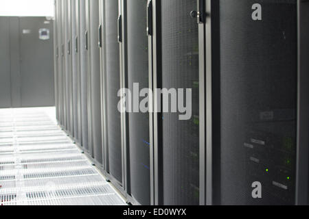 Rack server nel centro dati. Foto Stock