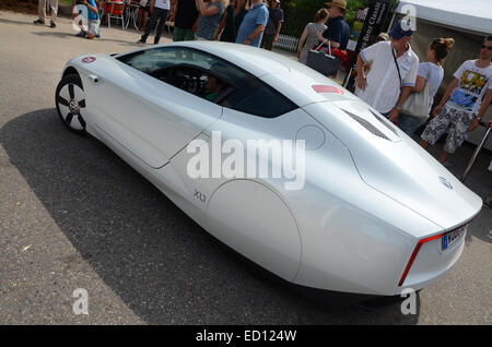 Hybrid Volkswagen XL1 turbo diesel a Schloss Dyck Classic giorni 2014, Germania Foto Stock