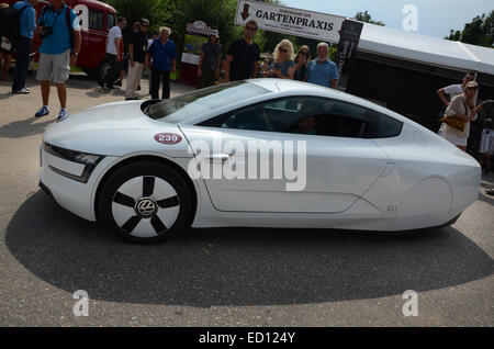 Hybrid Volkswagen XL1 turbo diesel a Schloss Dyck Classic giorni 2014, Germania Foto Stock