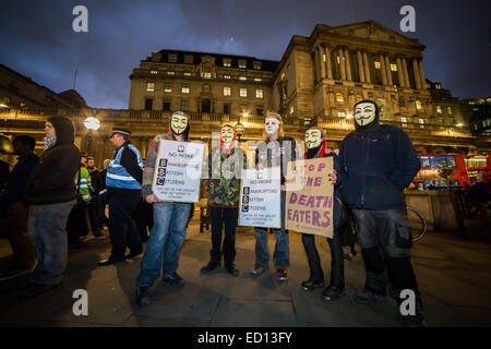 Londra, Regno Unito. 23 dic 2014. Funzionamento occupano marcia di protesta a BBC Credito: Guy Corbishley/Alamy Live News Foto Stock