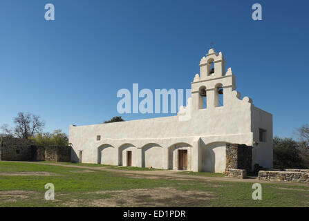 La chiesa rinnovata presso la missione di San Juan Capistrano in San Antonio, Texas. Foto Stock