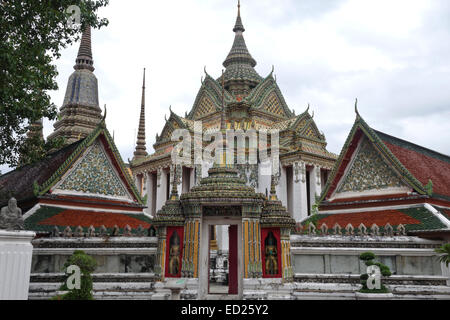 Complesso tempio Wat Pho, tempio buddista in Phra Nakhon district, Bangkok, Thailandia. Sud-est asiatico Foto Stock