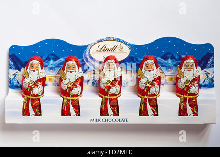 Lindt Santa cioccolato al latte di Babbo Natale isolato su sfondo bianco - cioccolatini pronto per Natale Foto Stock