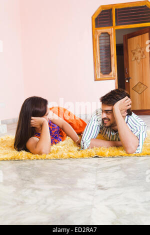 2 indian coppia sposata Relax home godere Foto Stock