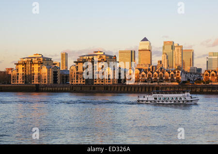 Edificio residenziale edifici a Canary Wharf, Londra Sud Inghilterra Regno Unito Regno Unito Foto Stock