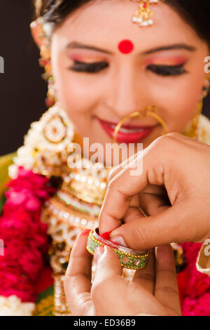 2 Bengali sposo giovane Wedding Foto Stock