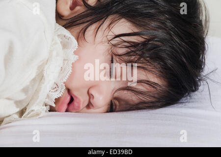 1 bambino indiano Baby sleeping Foto Stock