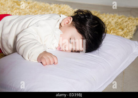 1 bambino indiano Baby sleeping Foto Stock