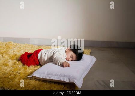 1 bambino indiano Baby sleeping Foto Stock