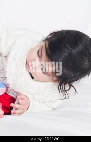 1 bambino indiano bambino giocattolo di riproduzione Foto Stock