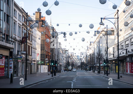 Londra, Regno Unito. 25 dic 2014. strade vuote di Londra su presto la mattina di Natale. Credito: Piero Cruciatti/Alamy Live News Foto Stock