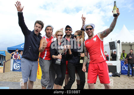 Ottava edizione del Beach Volley StarCup con celebrità da spettacoli TV Verbotene Liebe, Sturm der Liebe, Rote Rosen e Brisant. Dotato di: Daniel Sellier,Henrike Fehrs,Sascha Pederiva,Nicole Mieth,Phillipp Oehme,Sebastian Schlemmer dove: Travemünde, Tedesco Foto Stock