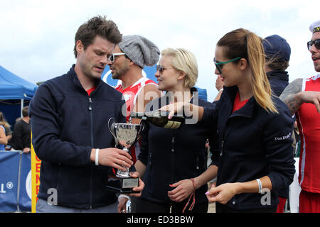 Ottava edizione del Beach Volley StarCup con celebrità da spettacoli TV Verbotene Liebe, Sturm der Liebe, Rote Rosen e Brisant. Dotato di: Daniel Sellier,Henrike Fehrs,Sascha Pederiva,Nicole Mieth,Phillipp Oehme,Sebastian Schlemmer dove: Travemünde, Tedesco Foto Stock
