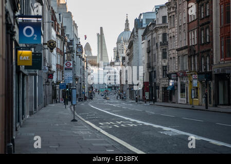 Londra, UK, 25 dic 2014. strade vuote di Londra su presto la mattina di Natale. Credito: Piero Cruciatti/Alamy Live News Foto Stock