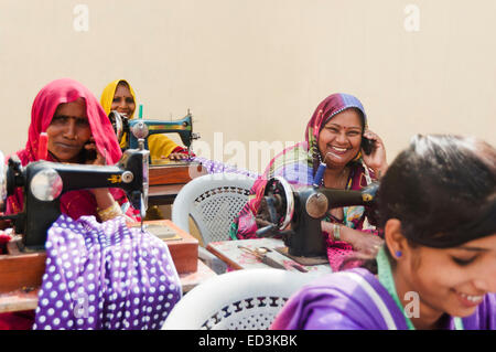 Rurale indiano lavoratore su misura Foto Stock