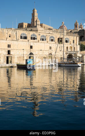 La mattina presto a Dockyard Creek in Malta il Grand Harbour Foto Stock