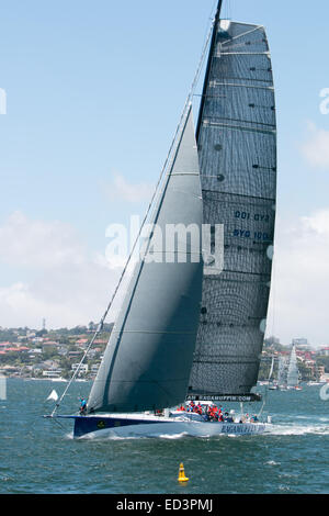 Sydney, Australia. 26 dicembre, 2014. Inizio del settantesimo Sydney Hobart Yacht Race nel porto di Sydney, Australia. Ragamuffin si prepara per la partenza della gara Credito: martin berry/Alamy Live News Foto Stock