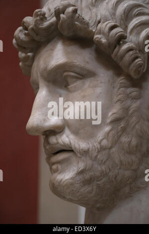 Busto di imperatore Adriano (76 Annuncio-138 AD). Da adriana (Mausoleo di Castel Sant'Angelo). 2° C. d. Musei Vaticani. Foto Stock