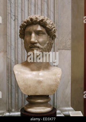 Busto di imperatore Adriano (76 Annuncio-138 AD). Da adriana (Mausoleo di Castel Sant'Angelo). 2° C. d. Musei Vaticani. Foto Stock
