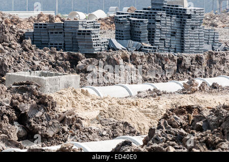 Costruzione di fognature entro il nuovo alloggiamento. Foto Stock