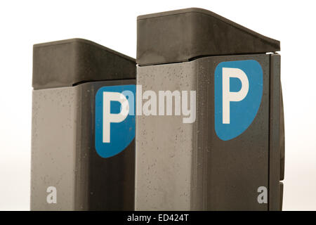 Due metri di parcheggio nel parcheggio auto Foto Stock