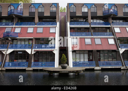 Moderno appartamento case da parte del canale nel centro città di Rotterdam, Olanda, Paesi Bassi. Foto Stock