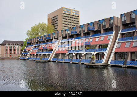 Moderno appartamento case da parte del canale nel centro città di Rotterdam, Olanda, Paesi Bassi. Foto Stock