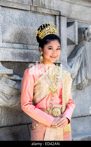 Donna Thai indossando costumi tradizionali Foto Stock