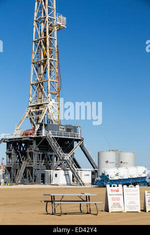 Campi olio vicino a Bakersfield in California's Central Valley, Stati Uniti d'America. Foto Stock