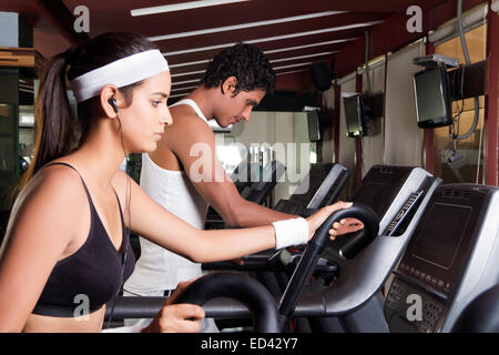 2 sport indiano persona mulino del battistrada in esecuzione Foto Stock