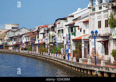 Case coloniali lungo il fiume Malacca in Malacca Città / Bandaraya Melaka, Malaysia Foto Stock