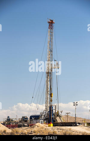 Campi olio vicino a Bakersfield in California's Central Valley, Stati Uniti d'America. Foto Stock