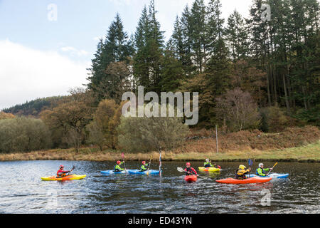 Formazione kayak, Plas y Brenin, Gwynedd, Galles del Nord, Regno Unito Foto Stock