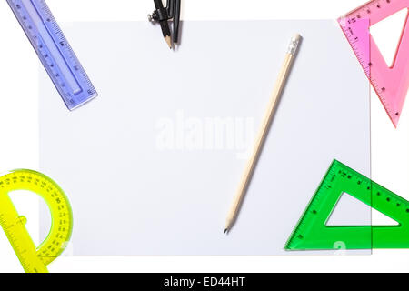 Più il grado di forniture scolastiche con percorso su bianco Foto Stock