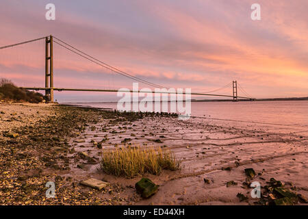 Humber Bridge al tramonto dalla banca del Nord, England, Regno Unito Foto Stock