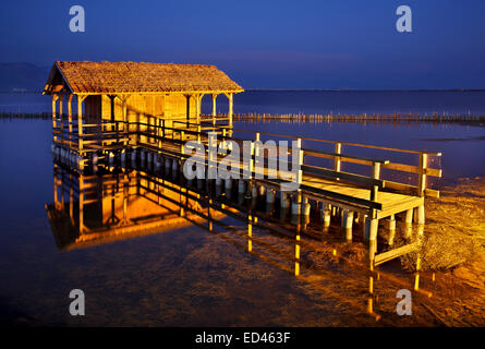 Stilt tradizionale baita (chiamato 'Pelada" dalla gente del posto), laguna di messologhi, Aitoloakarnania, Grecia. Foto Stock